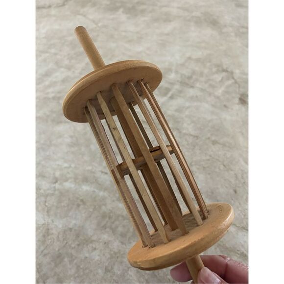Vintage Wooden Yarn Spinner - Picture 3 of 5